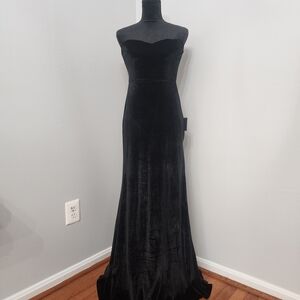 Lulu's Strapless Black Velvet Evening Gown